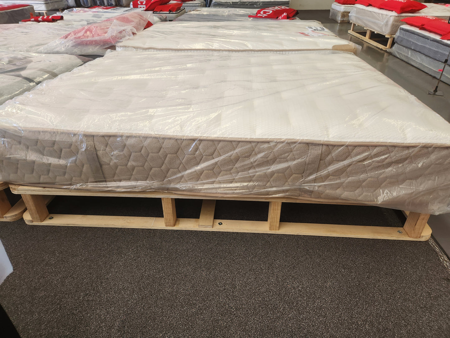 YINAHLA CLASSIC COMFORT QUEEN MATTRESS