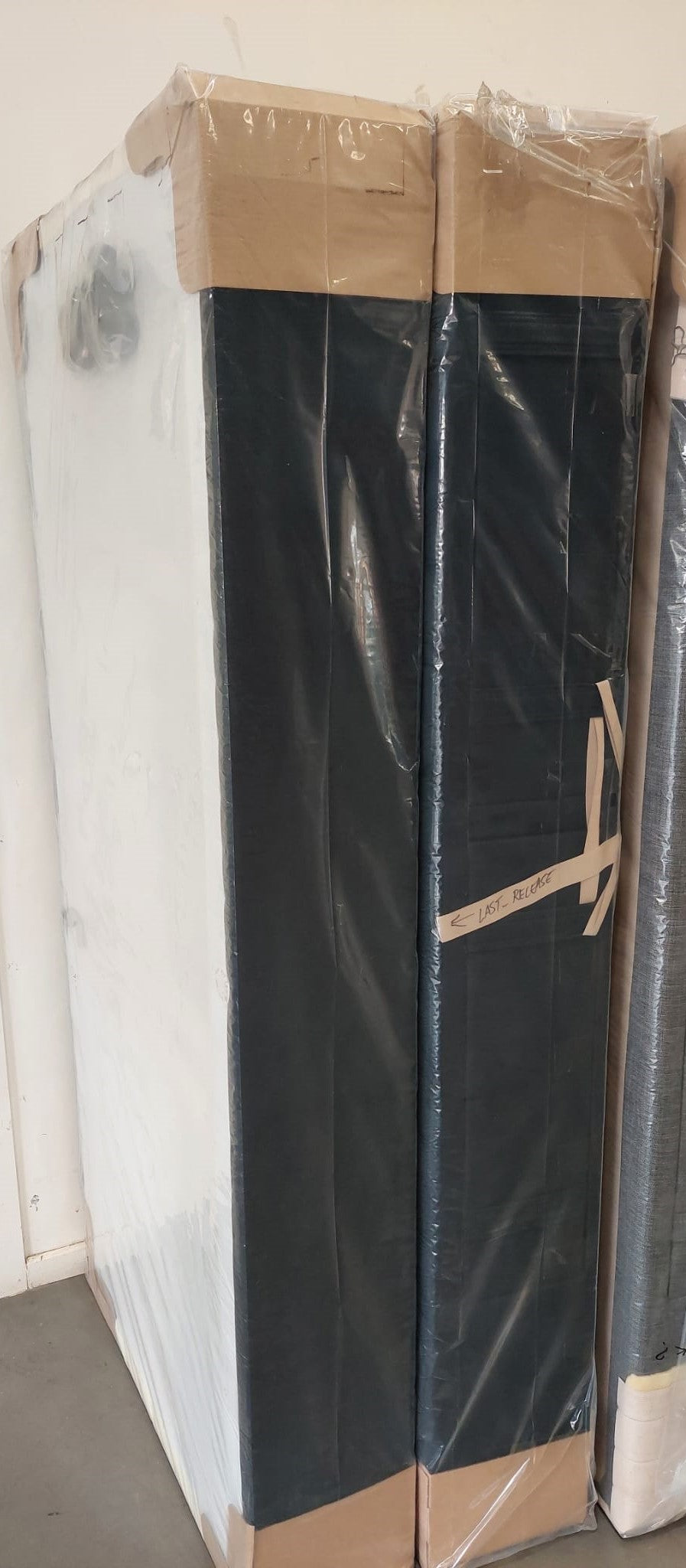 LUMIA BLACK KING BASE WITH 4-DRAWERS