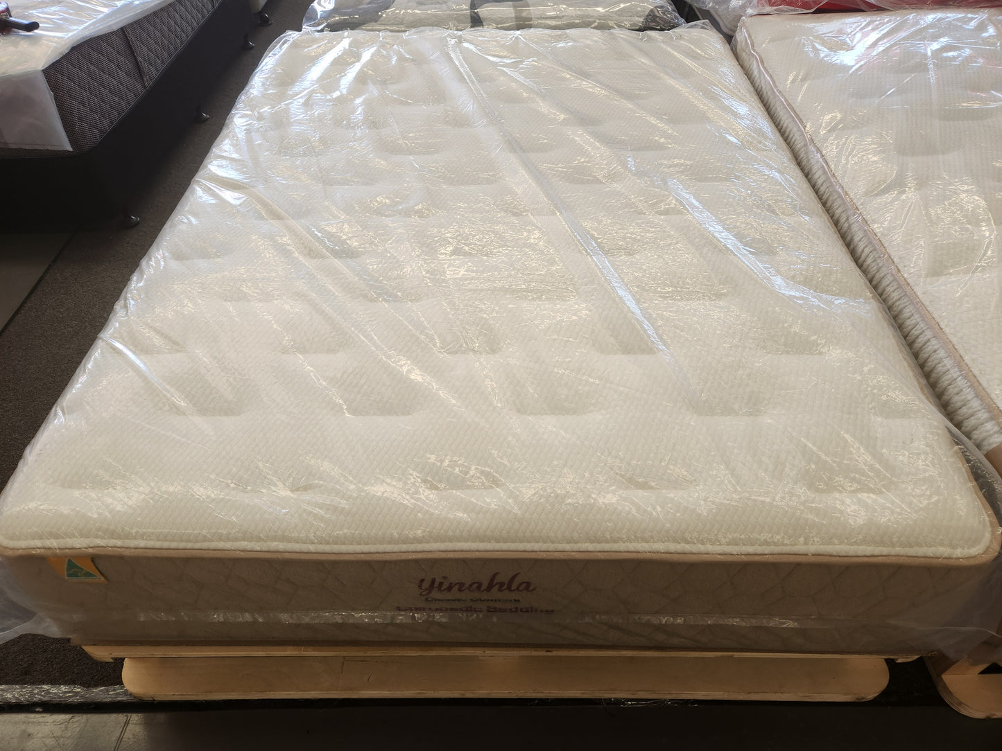 YINAHLA CLASSIC COMFORT QUEEN MATTRESS