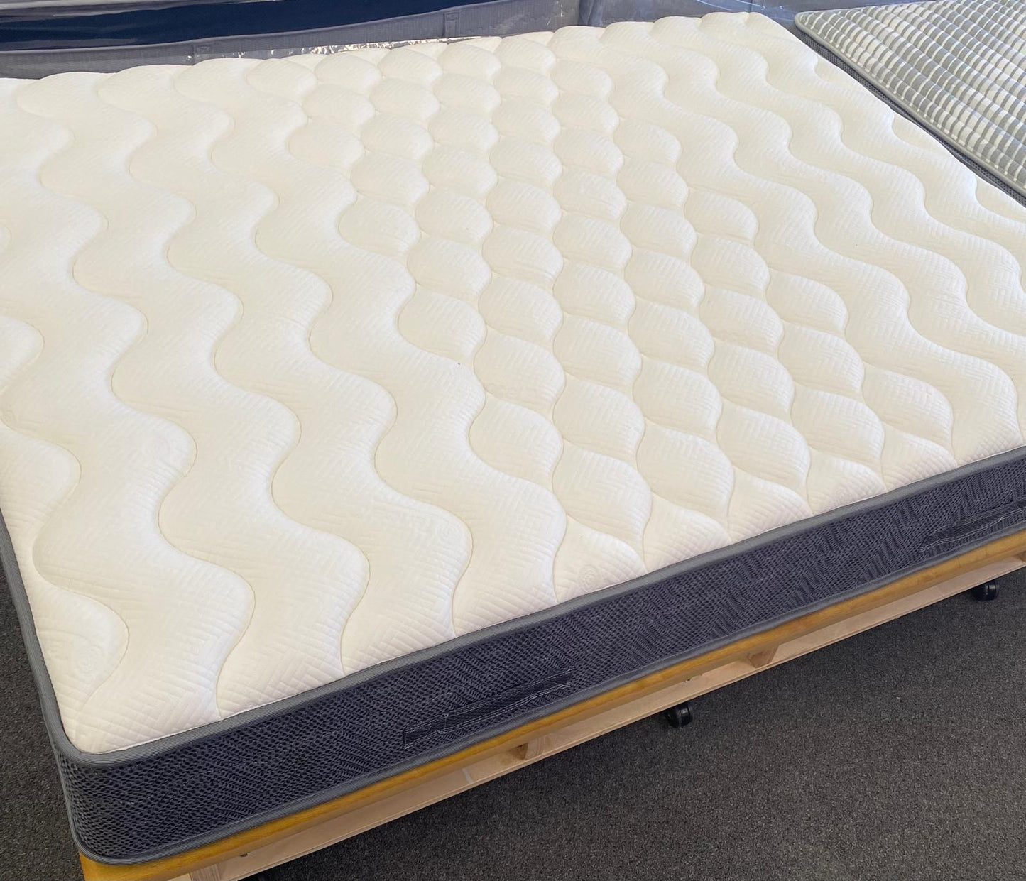 SLEEP REPUBLIC ES QUEEN MATTRESS - EX-DISPLAY