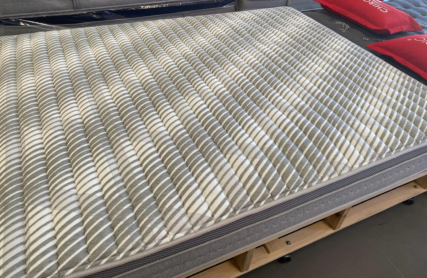 LENNOX MEDIUM CLEARANCE QUEEN MATTRESS