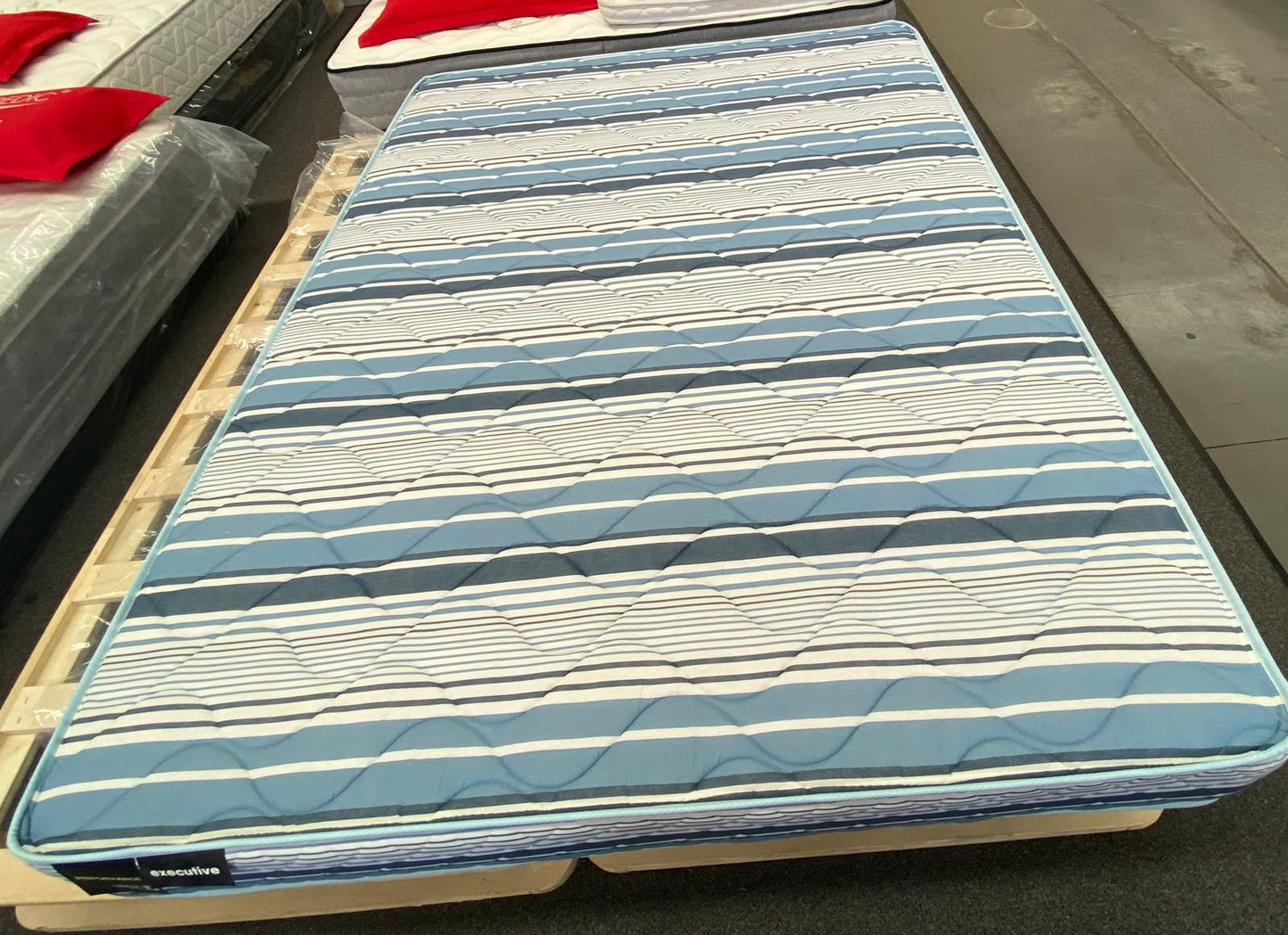 ACCOMMODATION SERIES PERFORMANCE EXECUTIVE QUEEN MATTRESS - EX-DISPLAY