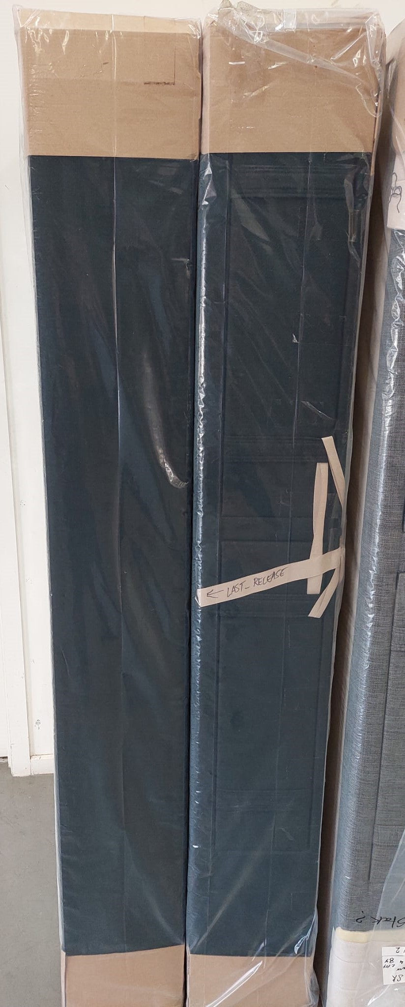 LUMIA BLACK KING BASE WITH 4-DRAWERS